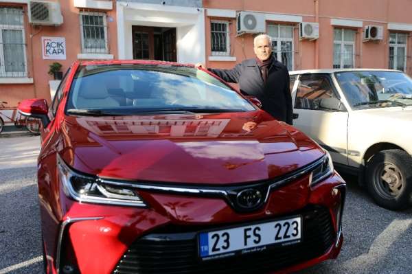Şehit polis Fethi Sekin’in babasına duygulandıran hediye 