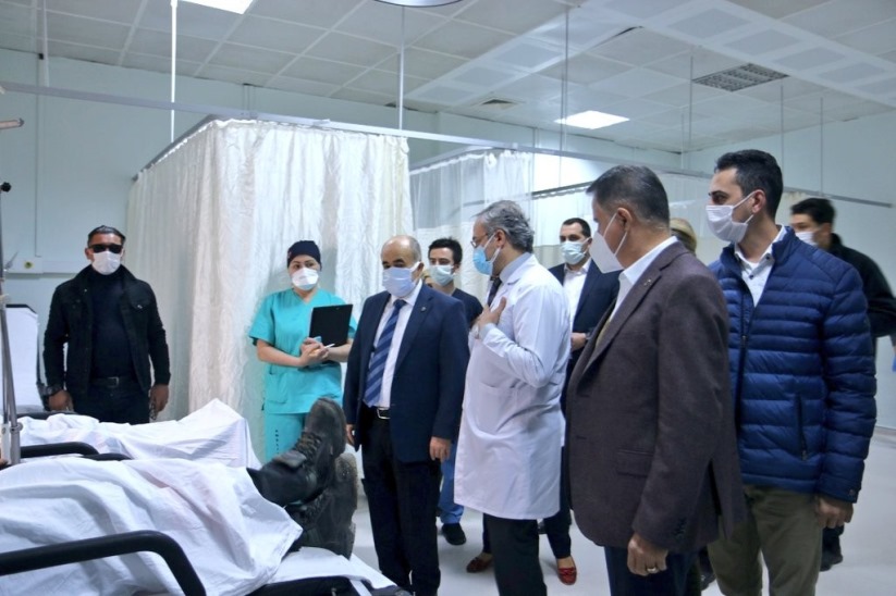 Samsun Valisi kaza yapan işçileri hastanede ziyaret etti