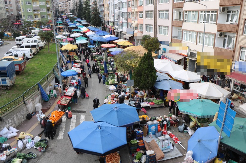 Samsun'da pazarda kısıtlama hareketliliği