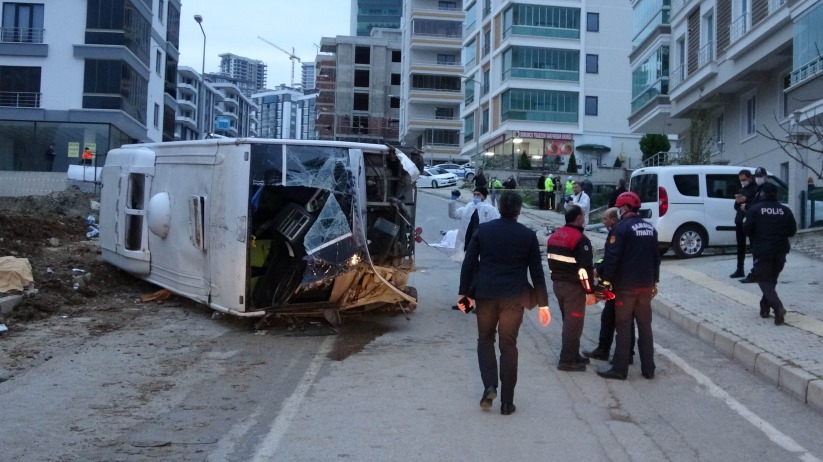 Atakum Belediyesi işçilerini taşıyan araç devrildi! Ölü ve yaralılar var