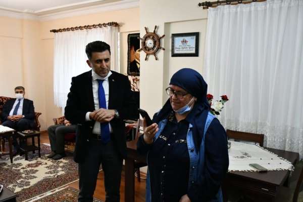 İçişleri Bakanı Soylu, şehit öğretmen Şenay Aybüke Yalçın'ın ailesiyle görüştü 