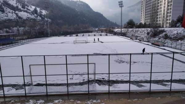 Karabük'te amatör lig maçlarına kar engeli 