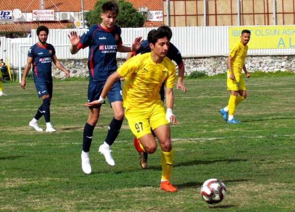Alaçatıspor, 7-1'lik galibiyeti kadınlara armağan etti