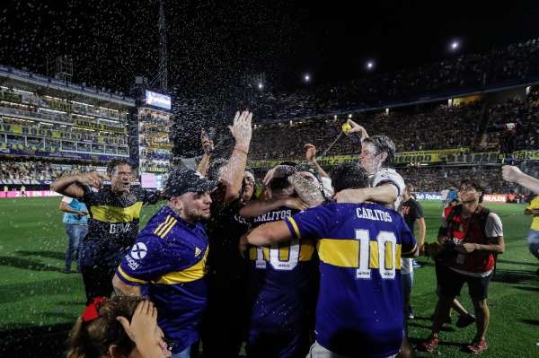 Boca Juniors son haftaya ikinci başladı, şampiyon bitirdi 
