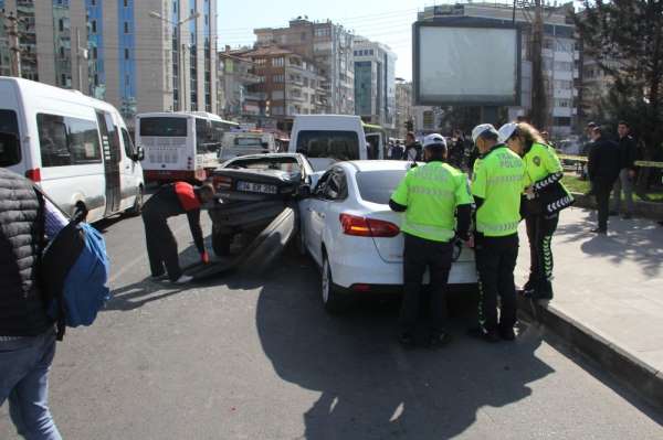 Diyarbakır'da zincirleme trafik kazası: 10 yaralı