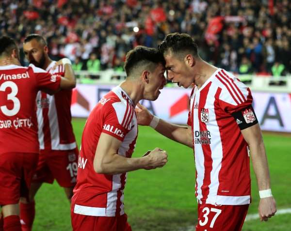 Hakan Arslan ve Emre Kılınç ligdeki 8. golünü attı 