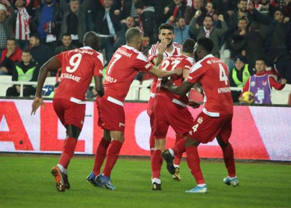 Süper Lig: Sivasspor: 1 - Galatasaray: 1 (Maç devam ediyor) 