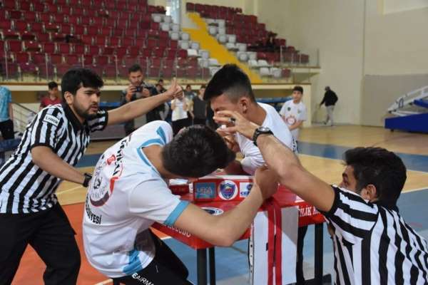 Yıldız Bilek Güreşçiler, Isparta'da yarışıyor