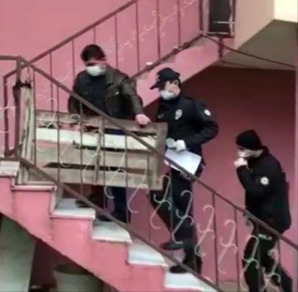 87 yaşındaki şehit babasına maaşını polis ekipleri teslim etti