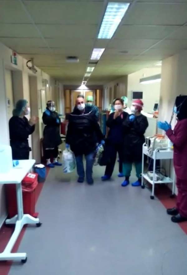 Korona virüs tedavisi bitti, hastaneden alkışlarla uğurlandı