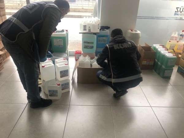 Ordu'da kaçak üretilen el dezenfektanı ve 130 bin maske ele geçirildi