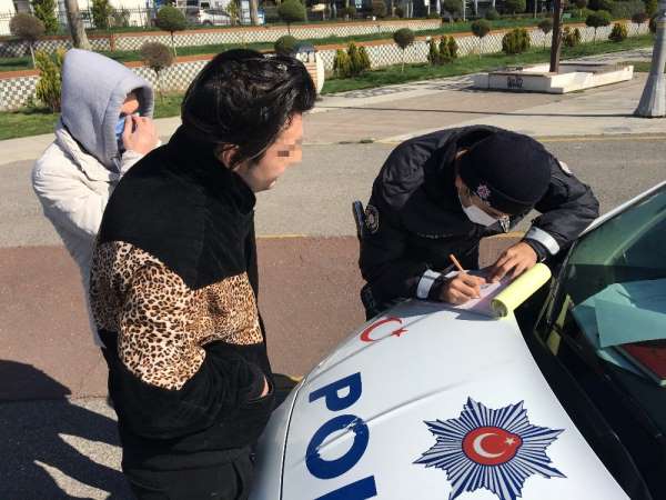 (Özel) Polisin ceza kestiği gençlerden şaşırtan savunma: 'Yasak olduğunu bilmiyo