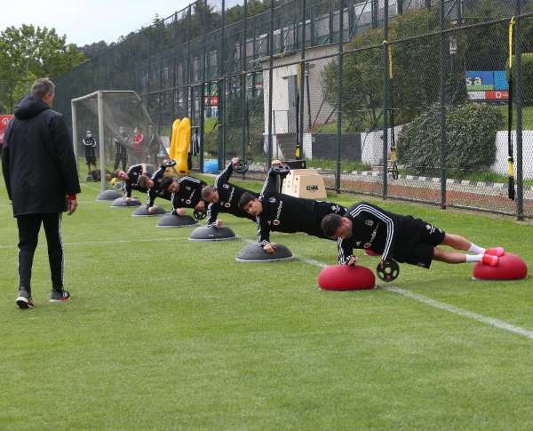 Beşiktaş günün ilk idmanını yaptı