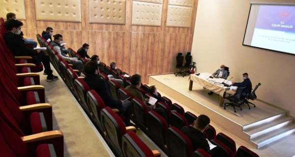 Yalova'da berber ve kuaförlerle yeni dönem görüşüldü