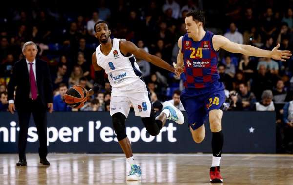 Barcelona, Kuric'in sözleşmesini uzattı 