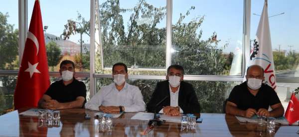 Başkan Aslan gazetecilerle bir araya geldi 