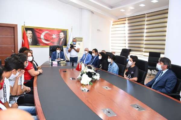 Teknofest'te ödül kazanan öğrencilerden Başkan Gürkan'a ziyaret 