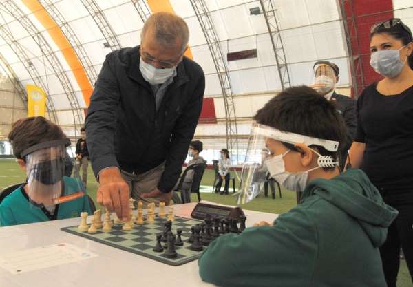 Mezitli'de '10 Kasım Atatürk'ü Anma Hızlı Satranç Turnuvası' yapıldı 