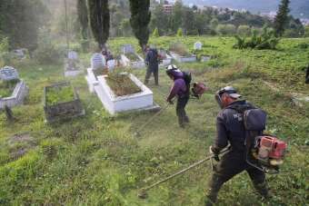 Ordu'da mezarlıklarda sonbahar temizliği