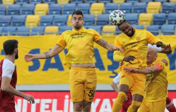 Süper Lig: MKE Ankaragücü: 1 - Fatih Karagümrük: 2 (İlk yarı)