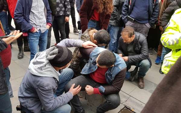 Cadde ortasında tartıştığı kayınbiraderlerini bıçakladı