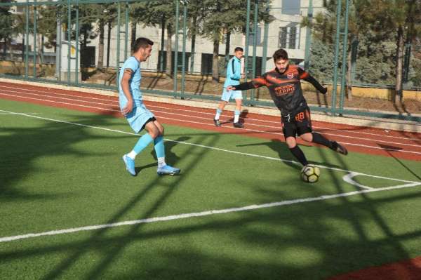 Isparta'da 4 kırmızı kartın çıktığı maçın galibi Emrespor oldu