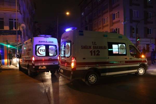 Sivas'ta 4 kişinin yaralandığı kaza güvenlik kamerasına yansıdı 