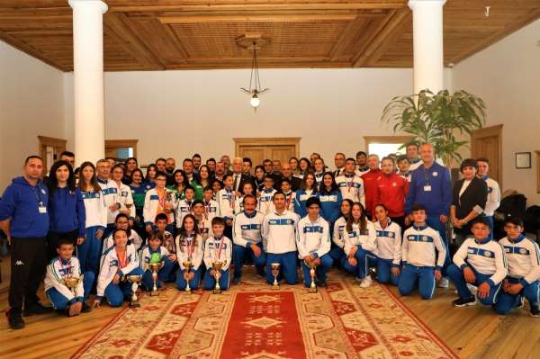 Büyükşehir sporcularından Başkan Gürün’e ziyaret