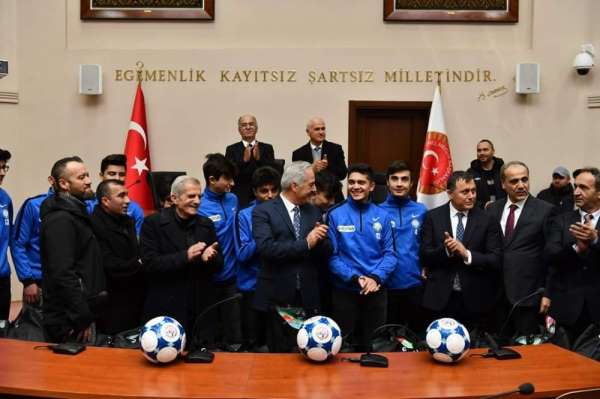Isparta’daki amatör spor kulüplerine 250 bin liralık malzeme desteği