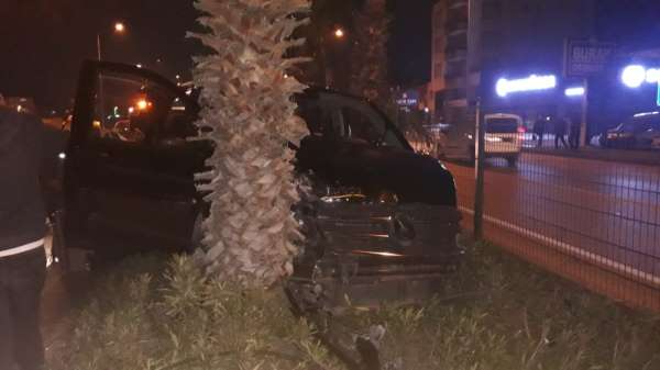 Antalya'da Mehmet Özhaseki trafik kazası geçirdi 