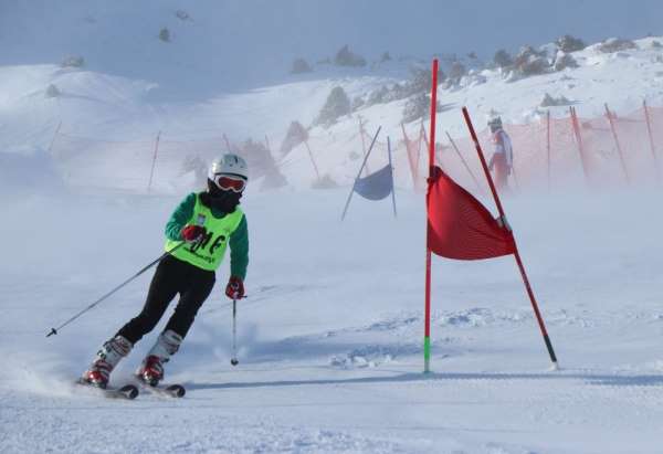 Ergan Dağı'nda sporcuların şampiyonluk mücadelesi 