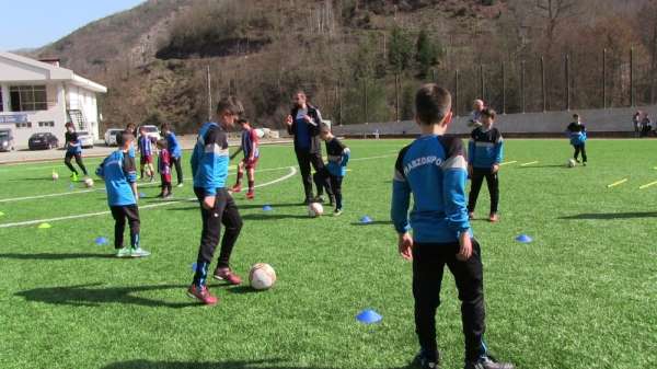 Artvin'de Trabzonspor Futbol Okulları'na yoğun ilgi 