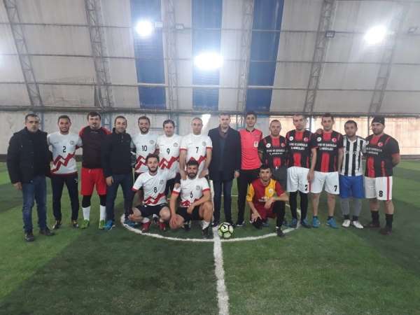 Hakkari'de kurumlar arası halı saha futbol turnuvası 