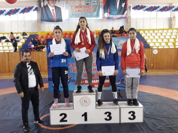 Kepezli güreşçilerin sırtı yere gelmiyor