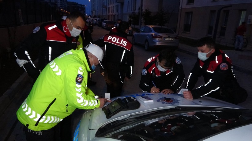 Samsun'da polisten kaçtı, ters kelepçe yedi