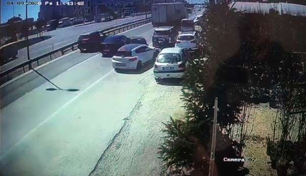 E-5'te 6 araçlı zincirleme kaza kamerada