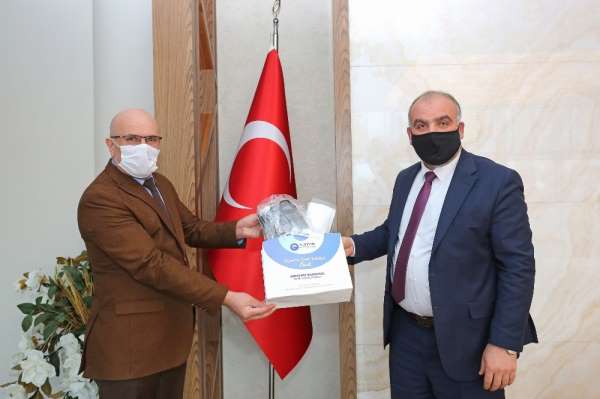 Sandıkçı'dan muhtarlara maske