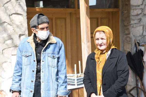 Virüsün ayırdığı çifti zabıta kavuşturdu