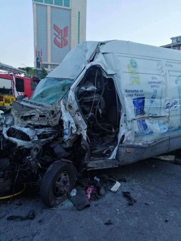 D-100 Karayolunda korkunç kaza; birisi ağır beş yaralı