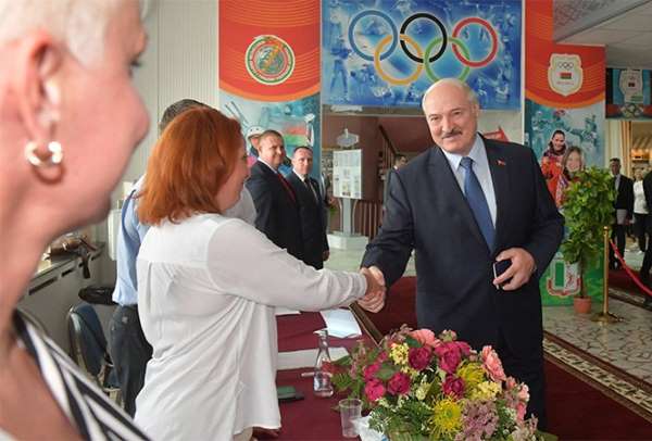 Belarus'ta resmi olmayan sonuçlara göre seçimi Lukaşenko kazandı 