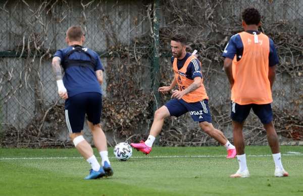 Fenerbahçe'de hazırlıklar sürüyor