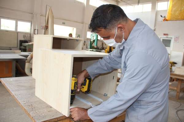 (Özel) Bu üniversite mobilyalarını kendisi üretiyor 