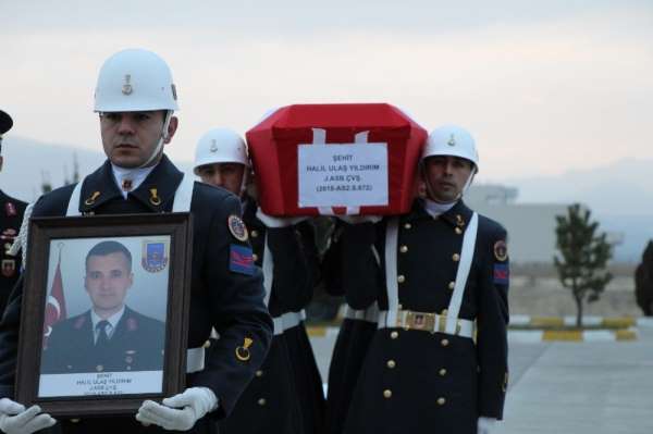 Bingöl'de kuleden düşerek şehit olan astsubay memleketine uğurlandı 