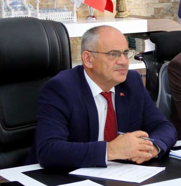 Esat Öztürk'ten Berna Gözbaşı'ya tebrik