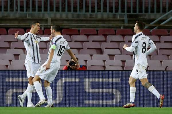 Juventus deplasmanda Barcelona'yı 3-0 mağlup etti 