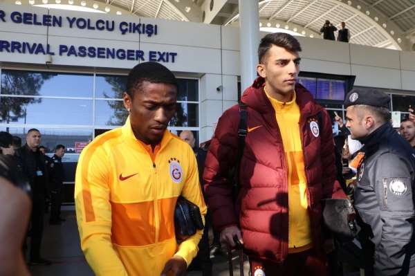 Galatasaray kafilesi ikinci yarı hazırlıkları için Antalya’ya geldi 