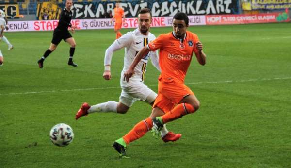 Süper Lig: MKE Ankaragücü: 1 - Medipol Başakşehir: 1 (İlk yarı) 