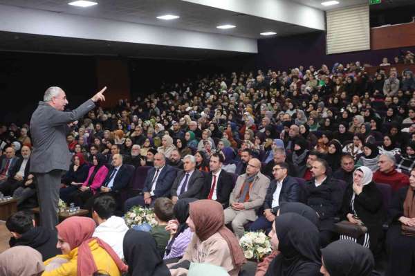 Canik'te Nurullah Genç konferansı