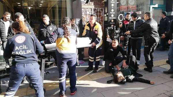 Karaman'da bıçaklı saldırıya uğrayan anne ve oğlu ağır yaralandı