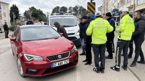 Sinop'ta zincirleme trafik kazası maddi hasarla atlatıldı